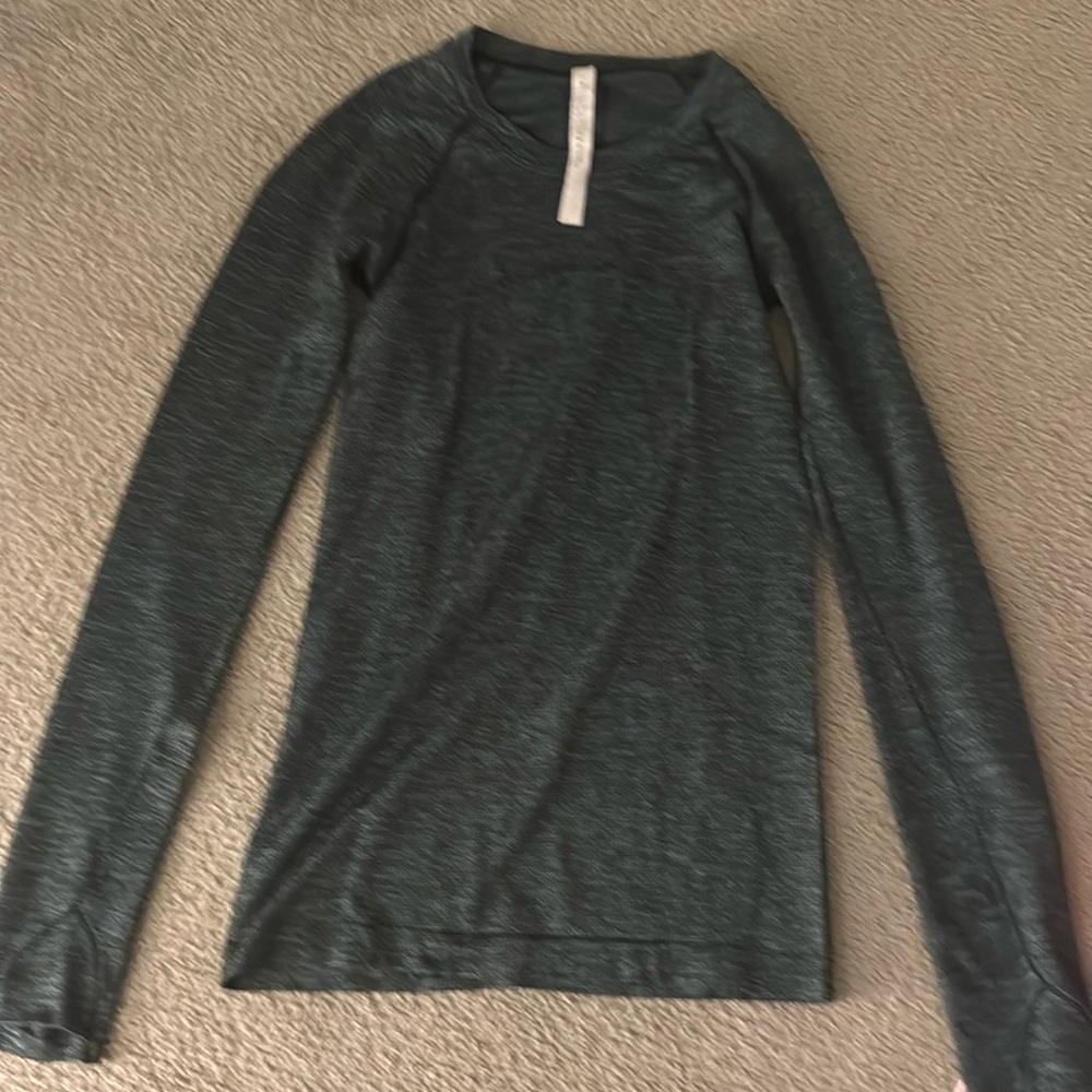 Lululemon long sleeve no longer need.